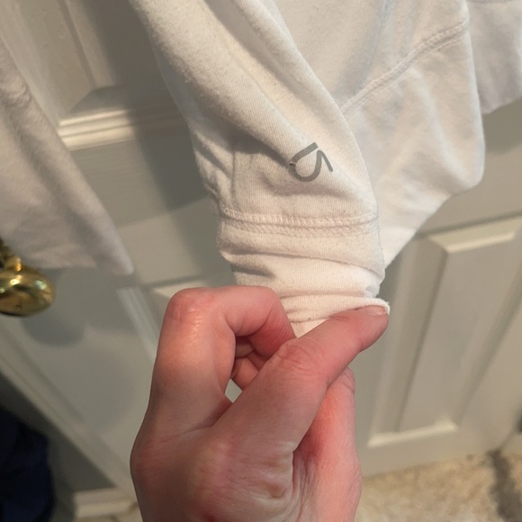 Gap Fit light weight shirt - Picture 5 of 6